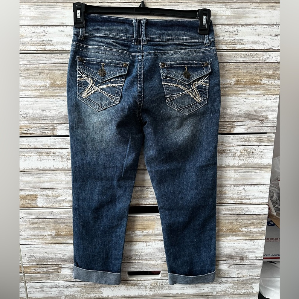 👖 WallFlower Juniors Size 1 Cropped Cuffed Jeans Blue Embroidered Pockets